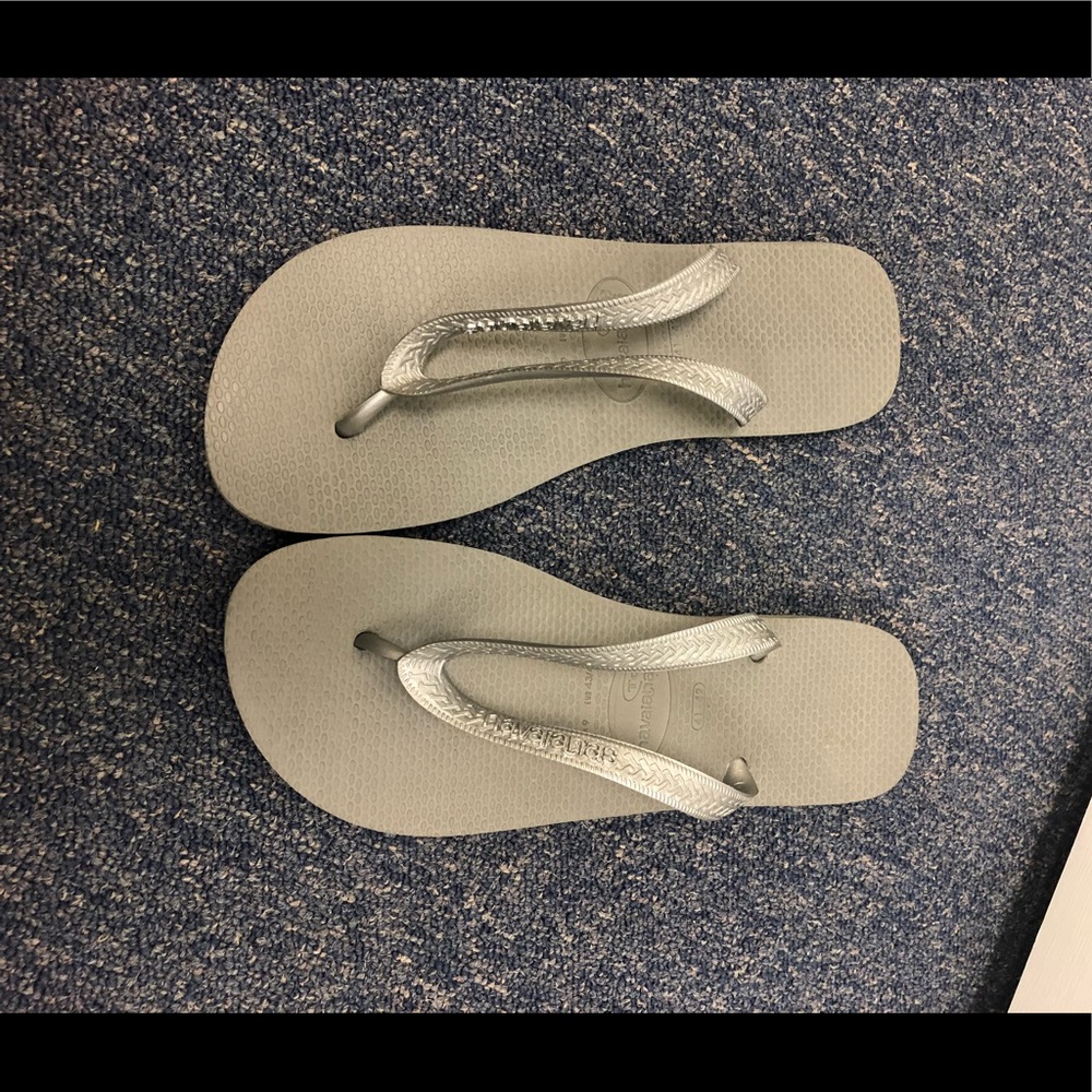 Havaianas silver/steel grey flip flops size 9